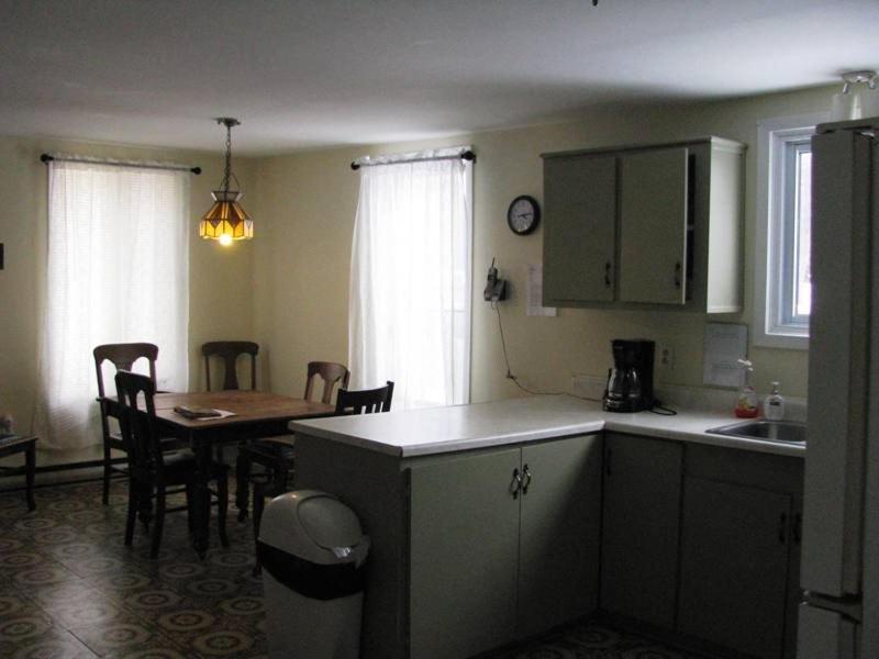 Wild Willows Cottage West Lake Пиктън Екстериор снимка