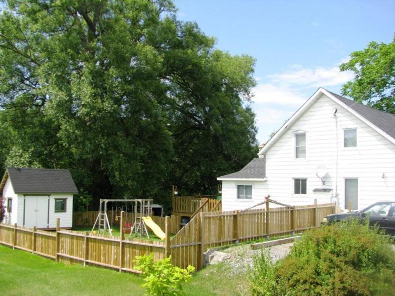 Wild Willows Cottage West Lake Пиктън Екстериор снимка